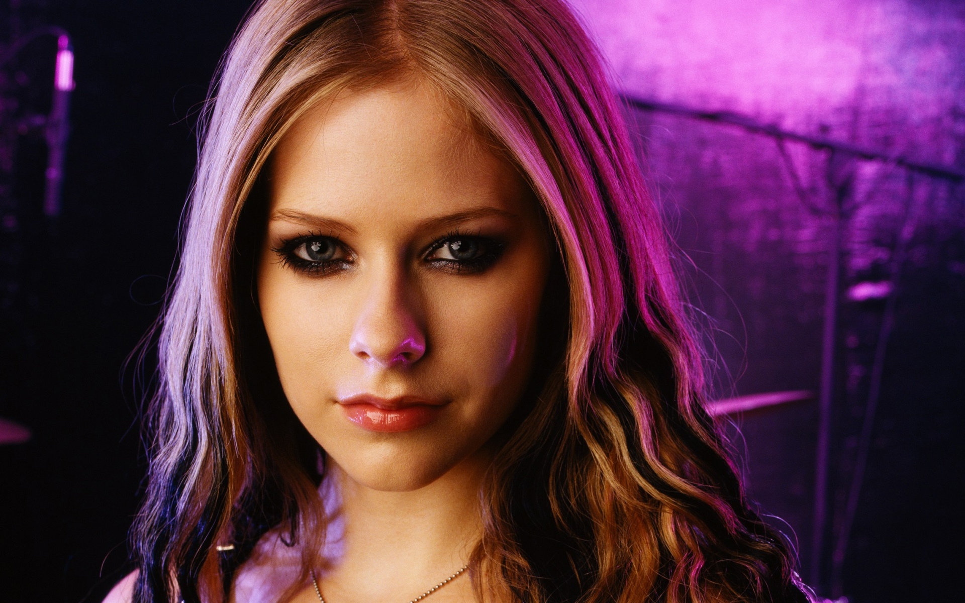 Avril Lavigne Ecowallpaper