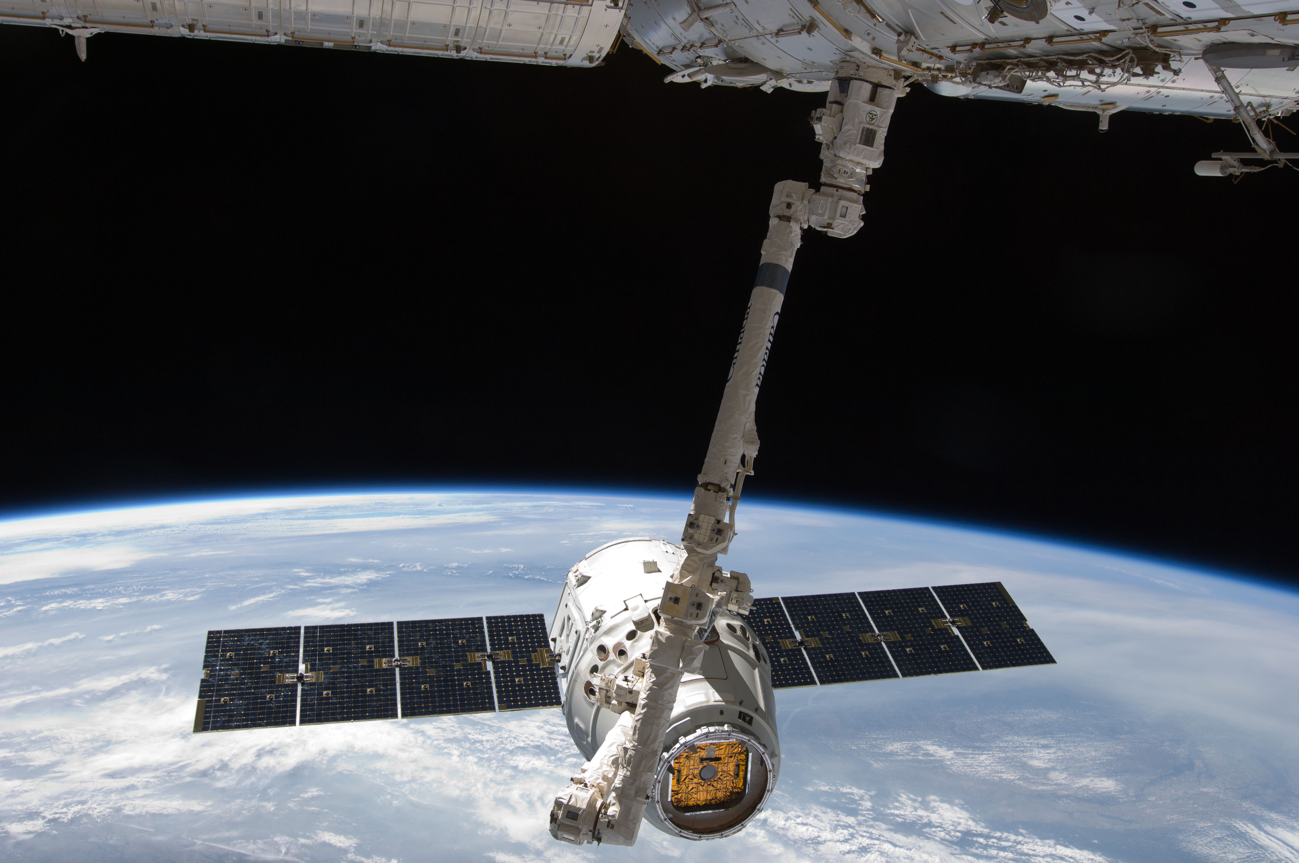 The First Spacex Dragon Capsule Pauses Near International Space