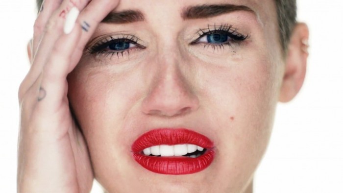 Miley Cyrus Crying Wall Paper