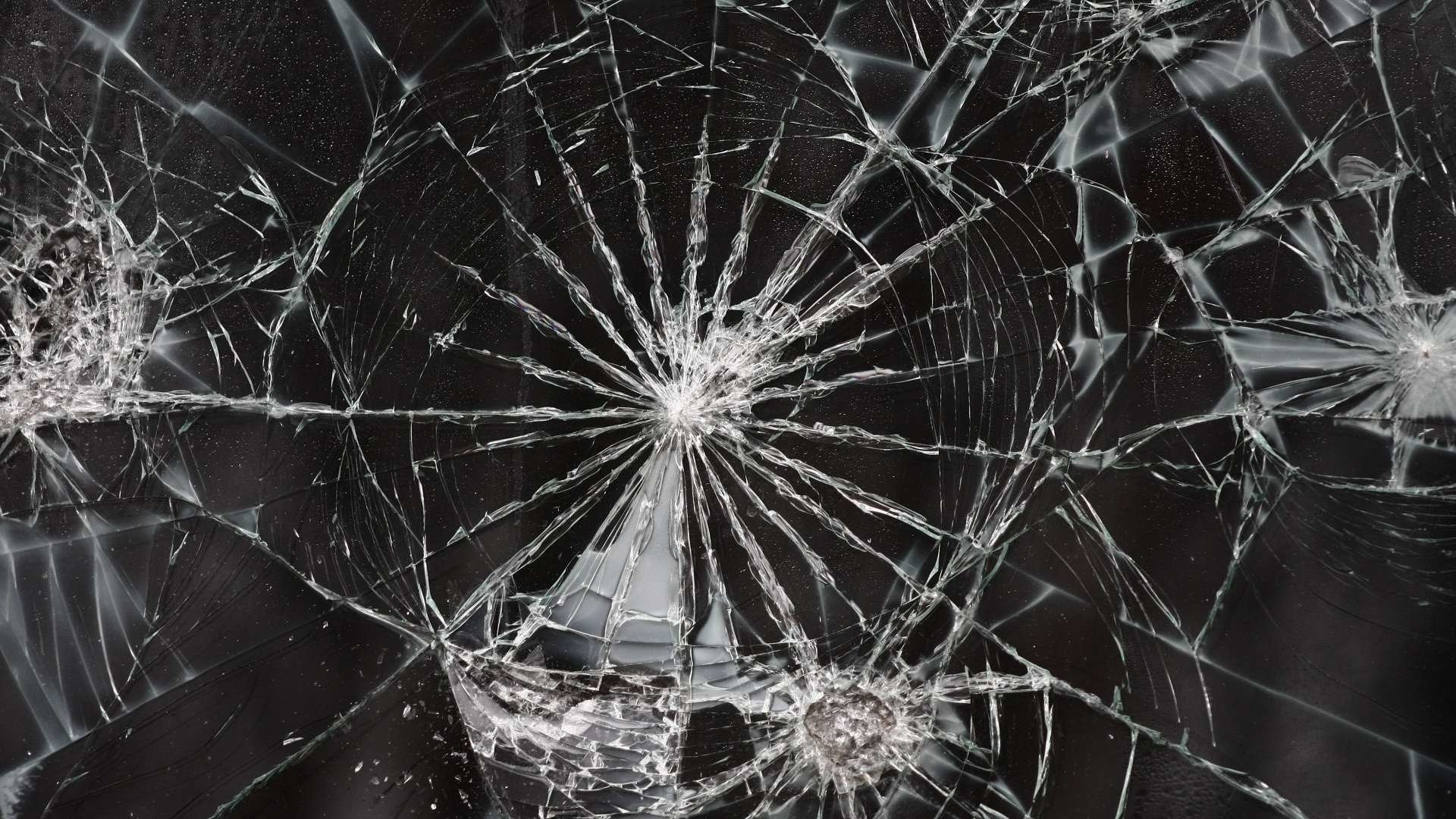 70 Cracked Screen Wallpapers on WallpaperPlay