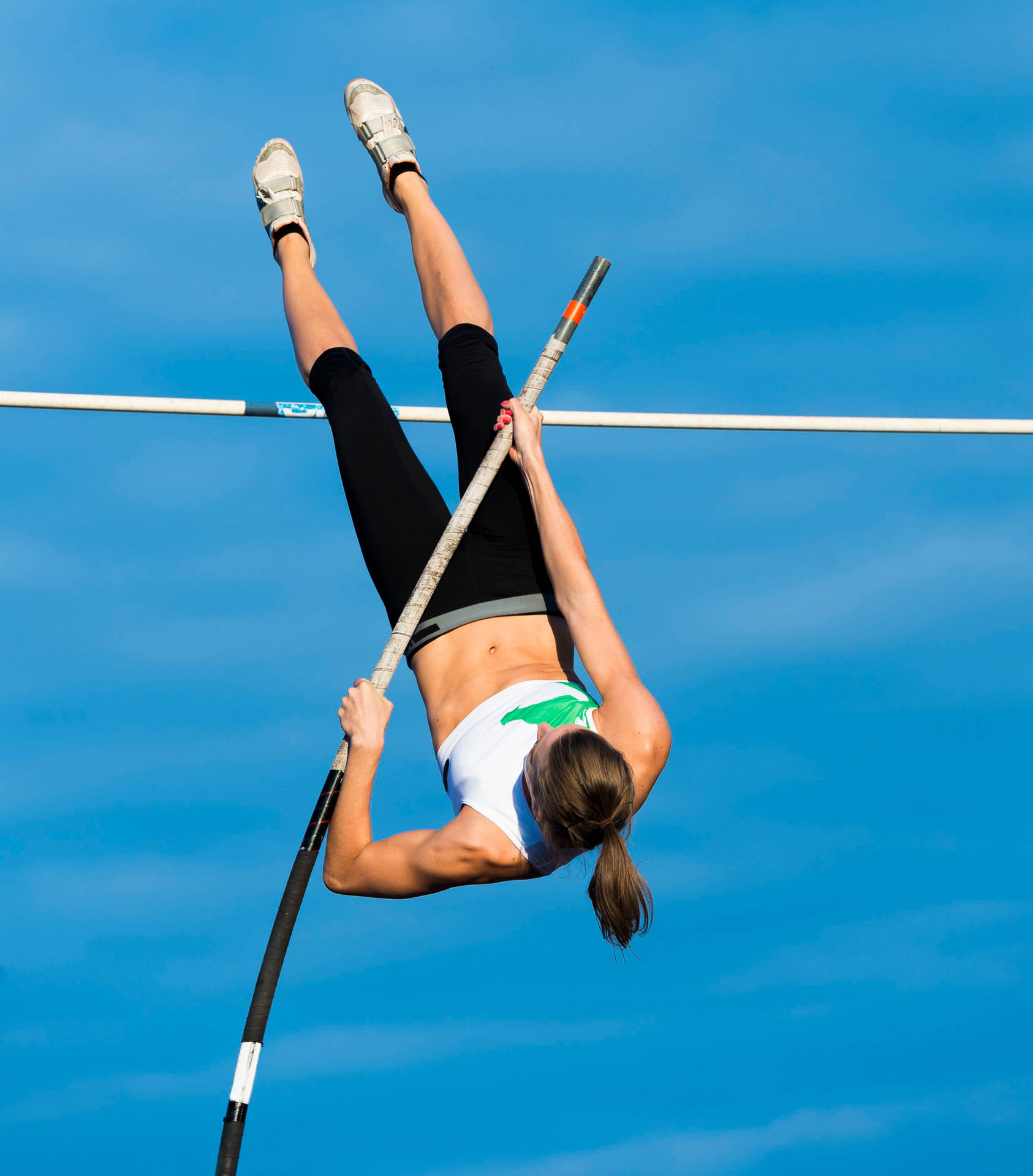Impressive Female Pole Vault Athlete O24au93jao9k6db0 Wallpaper
