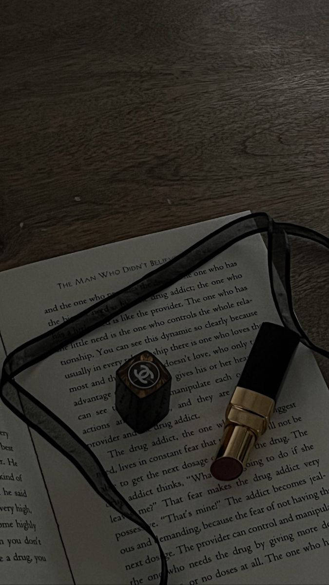 Chanel Aesthetic Wallpaper