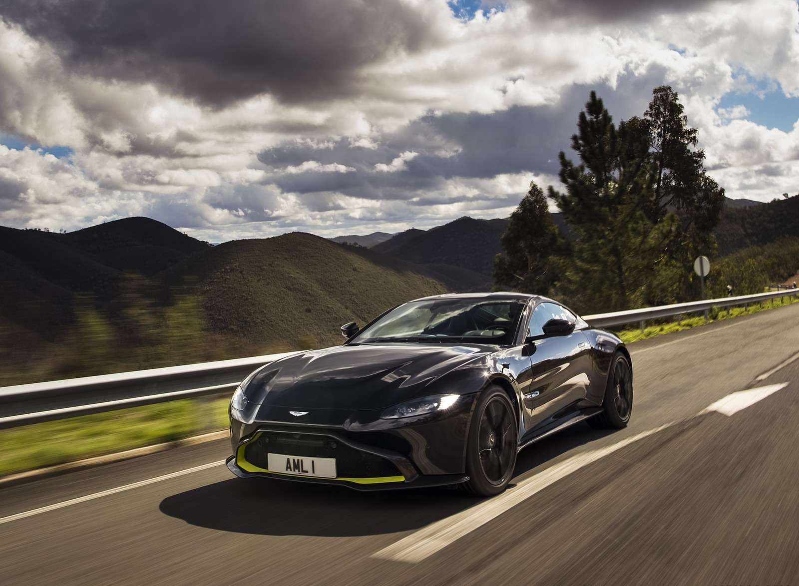 Aston Martin Vantage Onyx Black Wallpaper HD Image