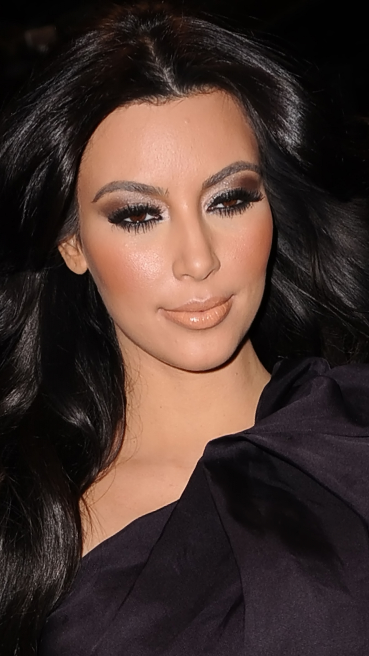Kim Kardashian iPhone Wallpaper