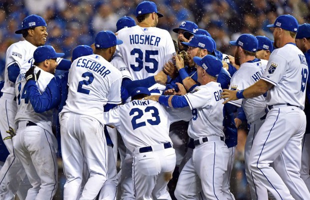 HOPING TO BE ROYALTY The Kansas City Royals celebrate after defeating