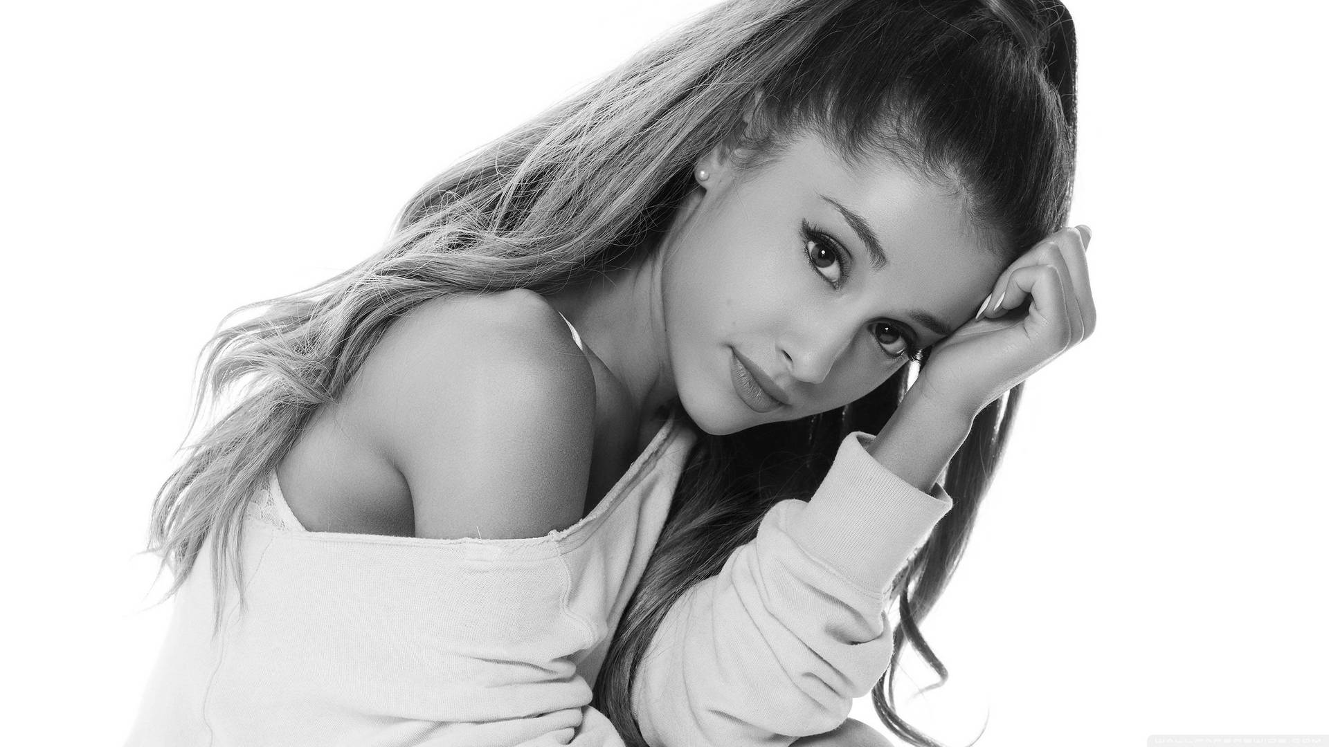 Ariana Grande Wallpaper
