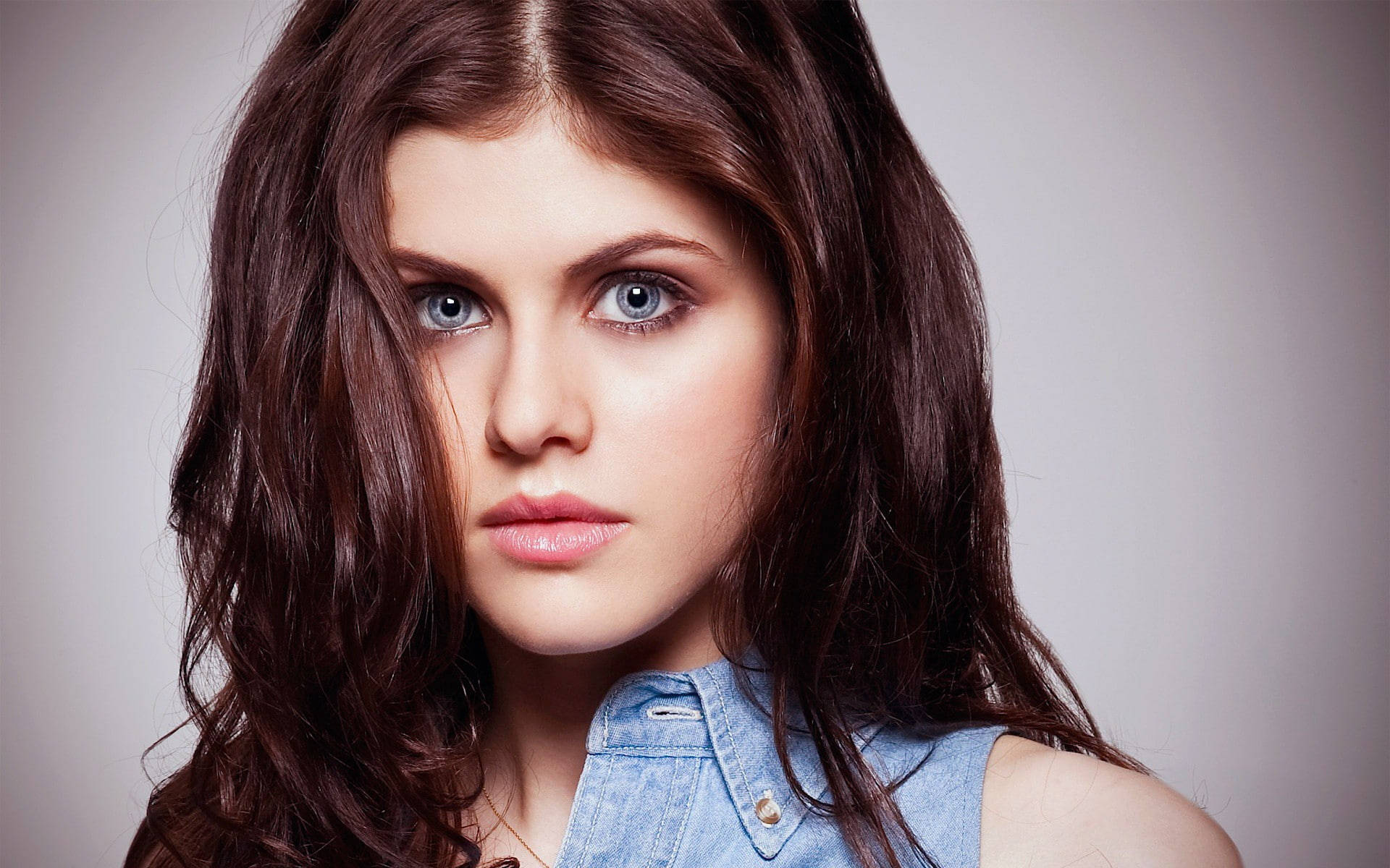 Alexandra Daddario Wallpaper