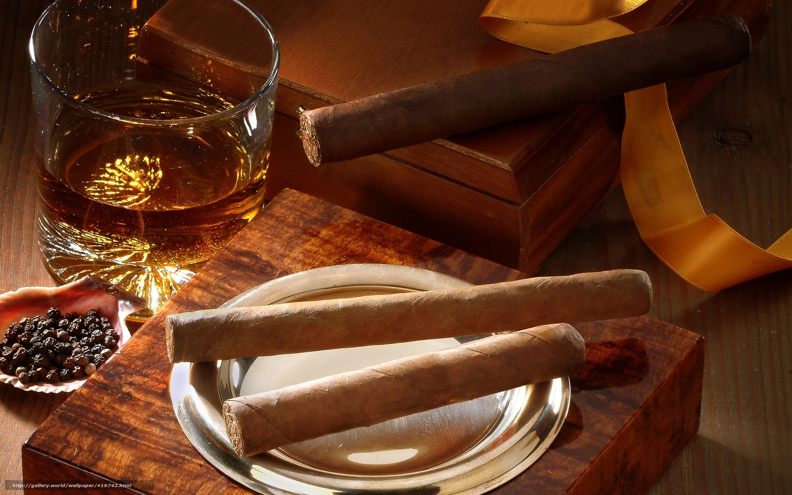 Download wallpaper Cigars box whiskey glass free