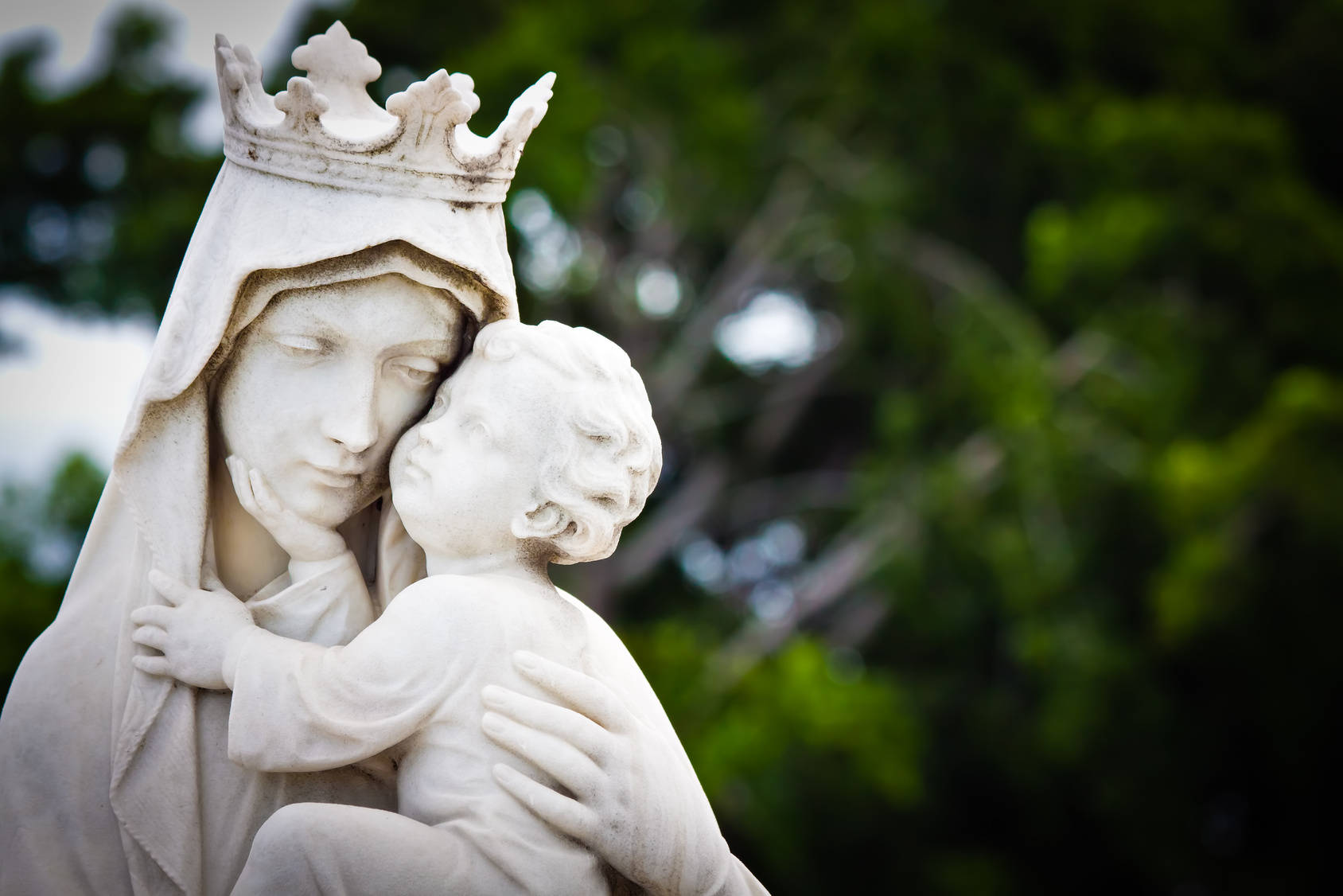 Mary And Jesus Stone Statue Wallpaper