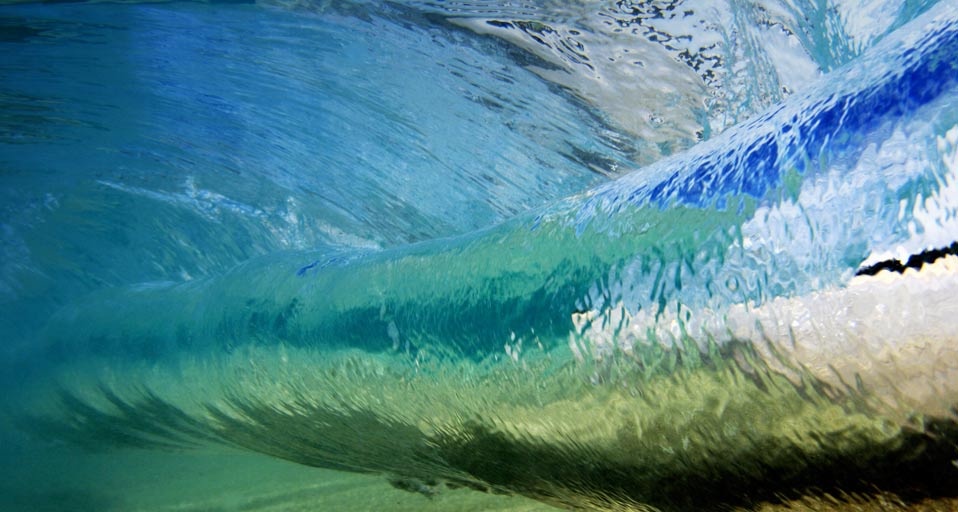 Underwater Wave Of In Hawaii