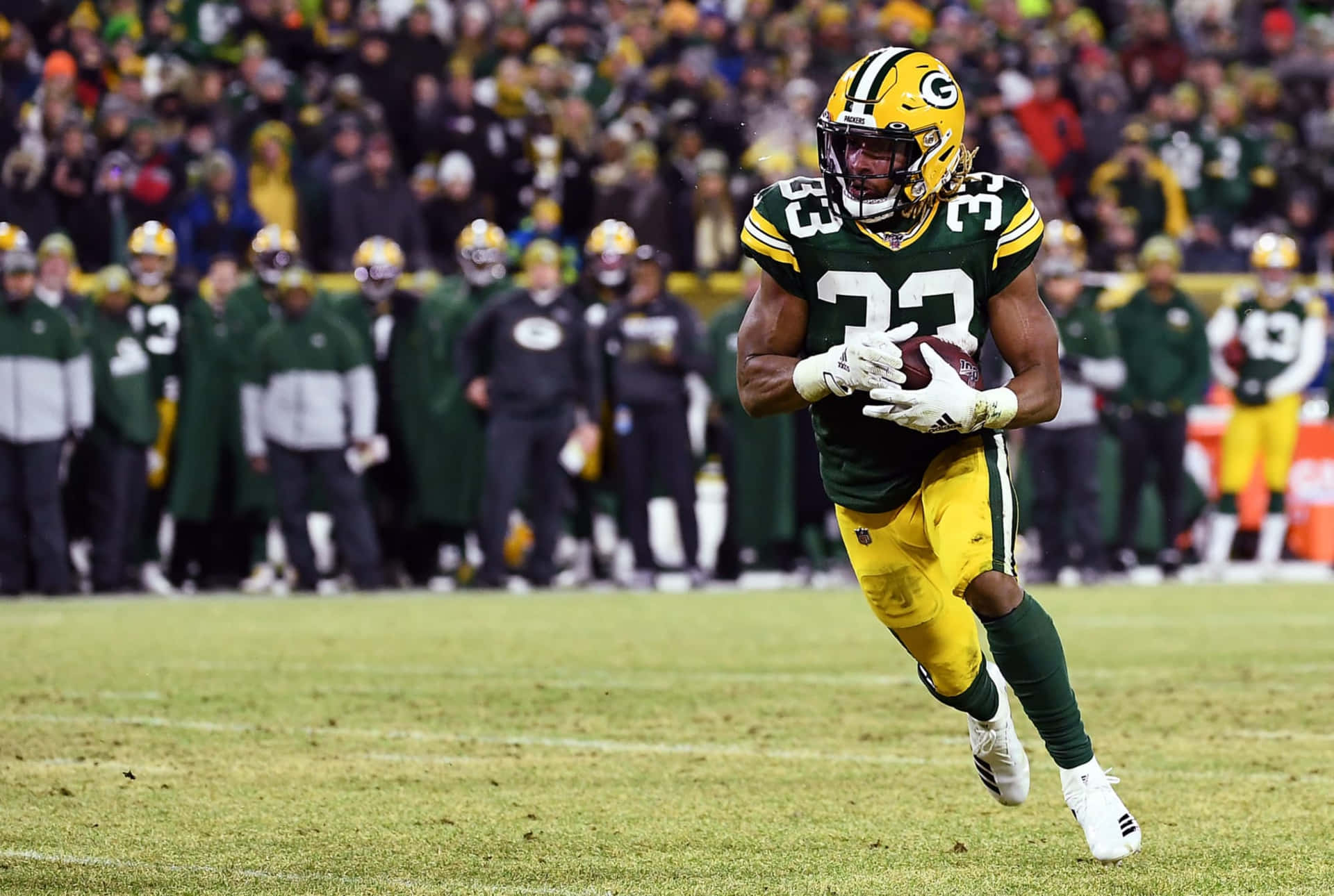 Aaron Jones Of The Green Bay Packers Demonstrates His Elite Wallpaper