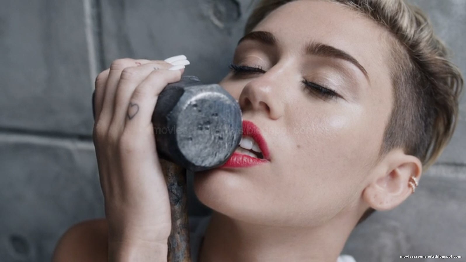 Vagebond S Movie Screenshots Miley Cyrus Wrecking Ball