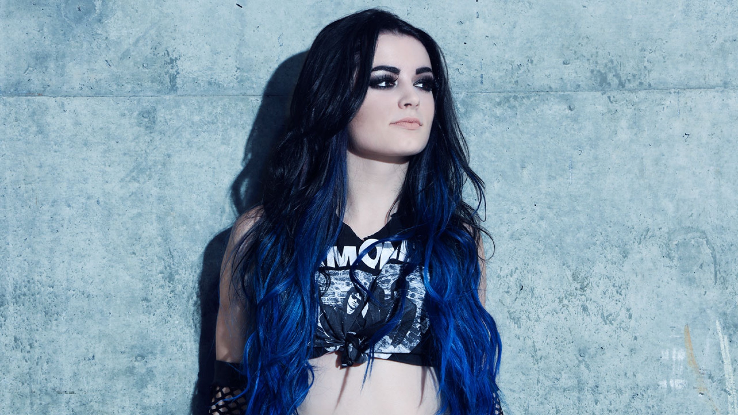 Beautiful WWE diva Paige wwe divas paige blue hairstyle Curvy body