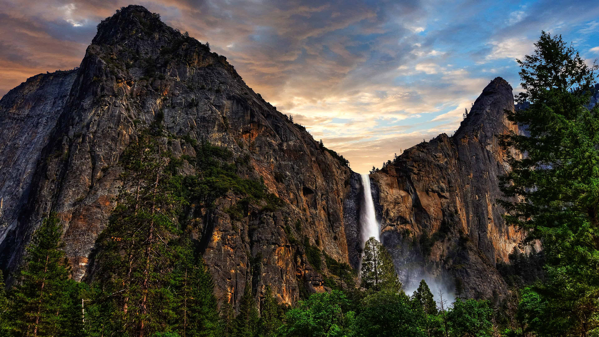 Bridalveil Fall In Yosemite National Park Gd9vewekkwc72yne Wallpaper