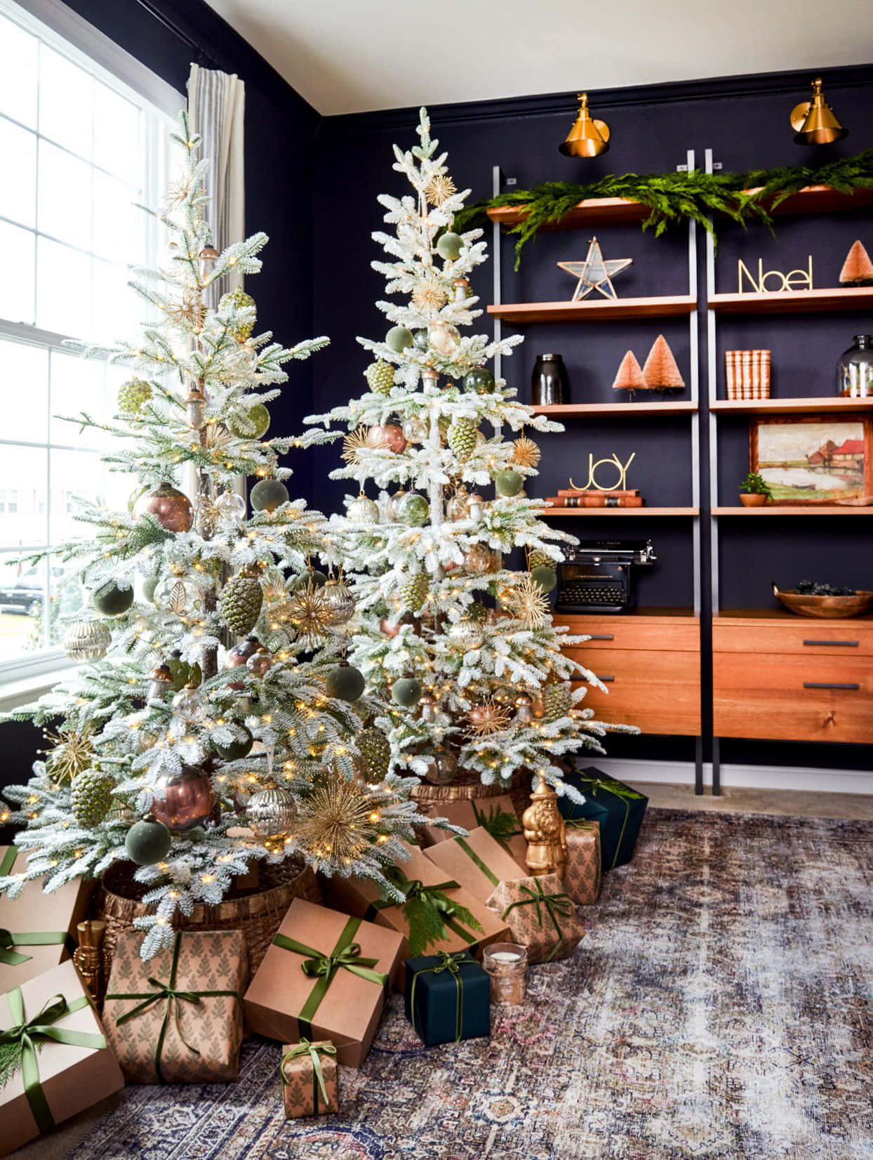 Aesthetic Christmas Tree Picture Wallpaper