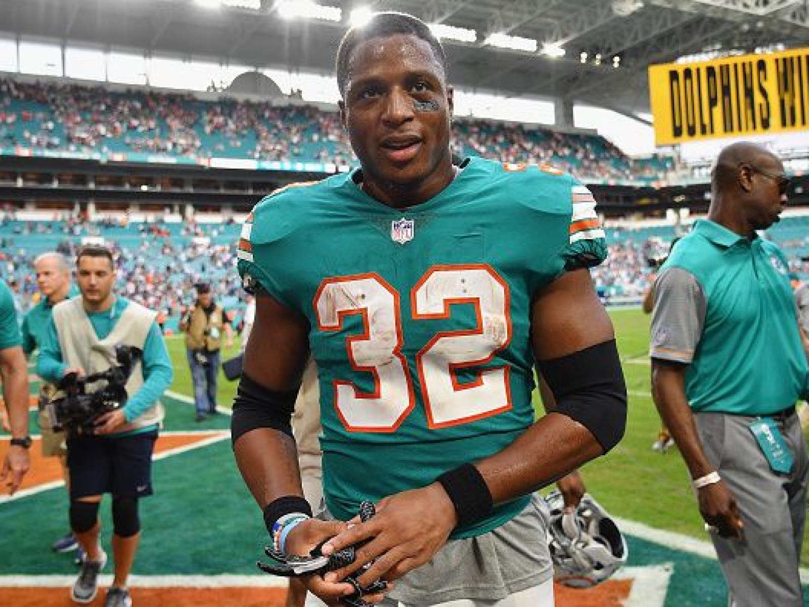 Dolphins Kenyan Drake Willing To Trade For The Ball He Threw Into