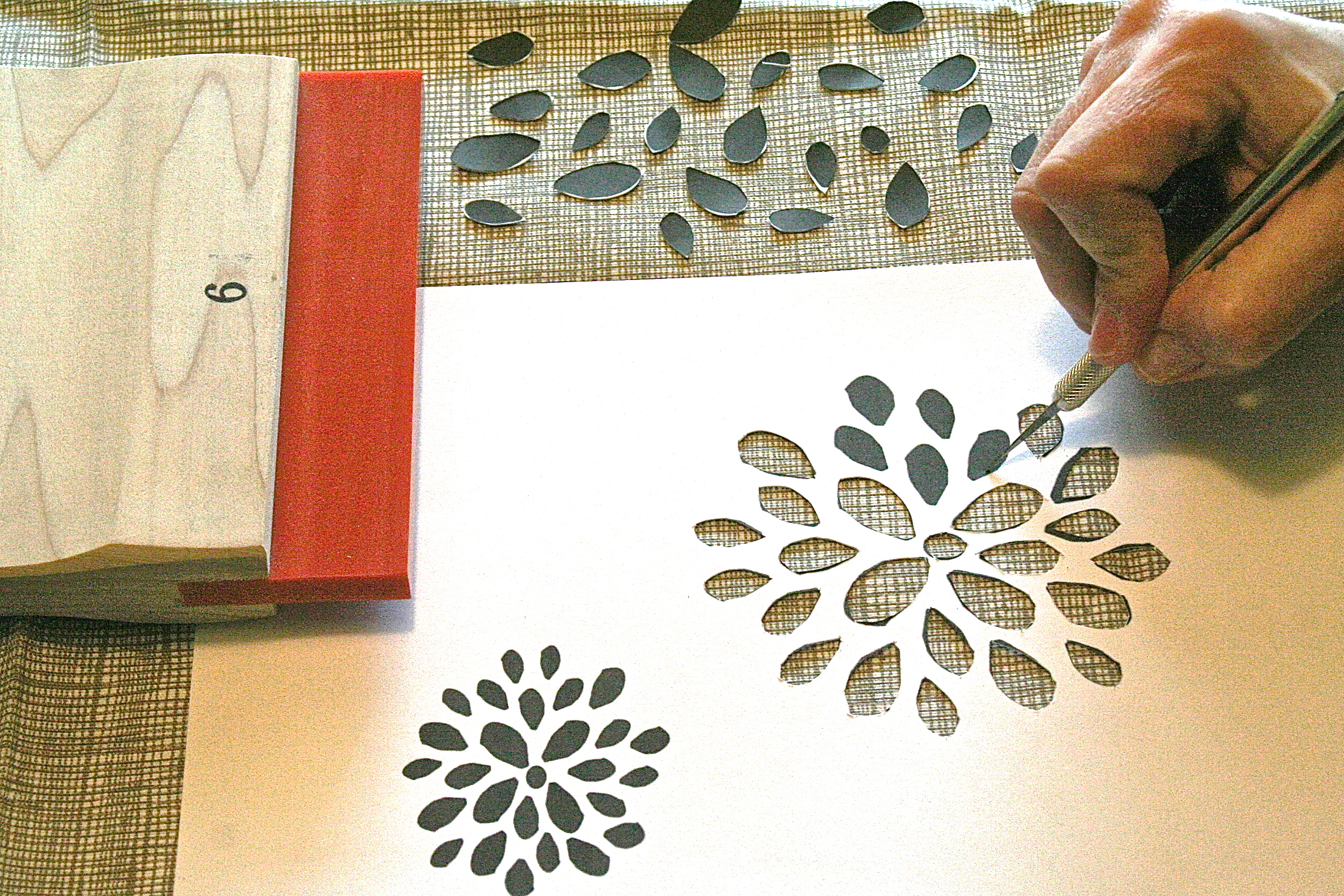 how to make diy screenprinted stencil wall paper   Dear Handmade Life