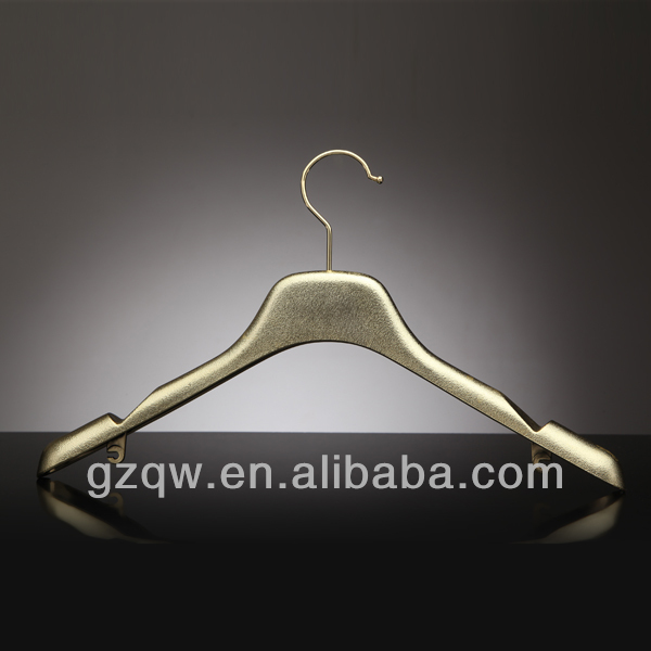 2014 Hot Sale rubber plastic gold paint hangers for showcase made in