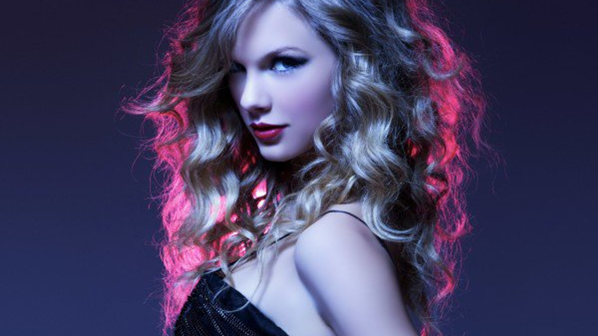 Taylor Swift Full Background Wallpaper