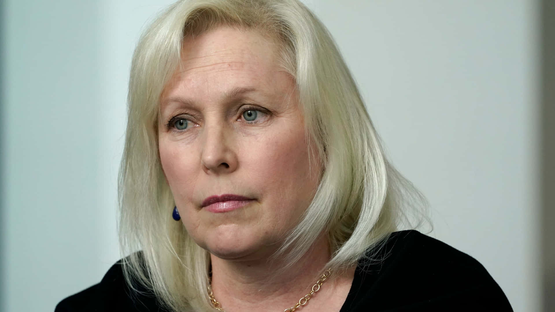 Kirsten Gillibrand Sad Serious Face Ynx7g76k9d11vaod Wallpaper