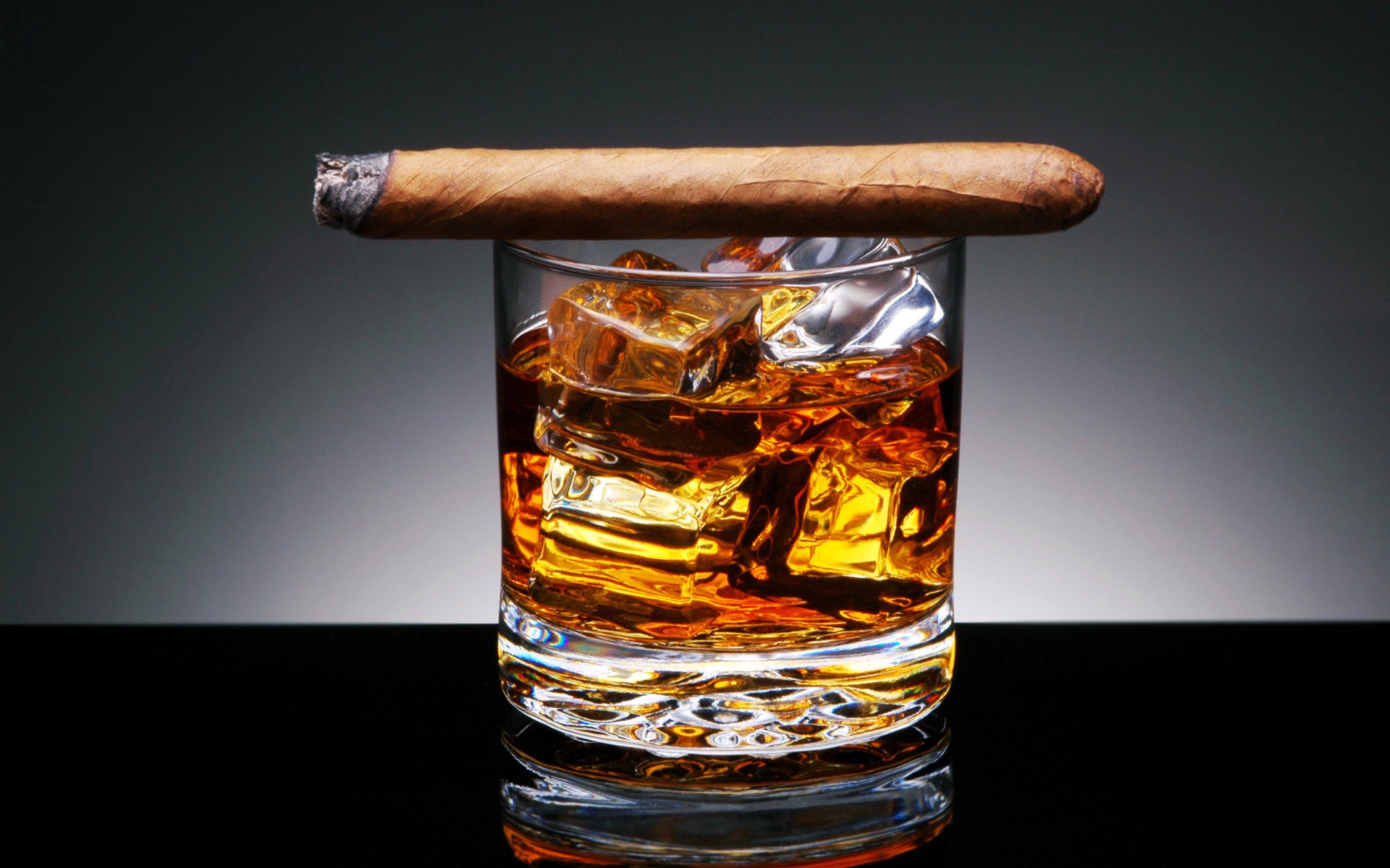 Whiskey And Cigar Wallpaper HD