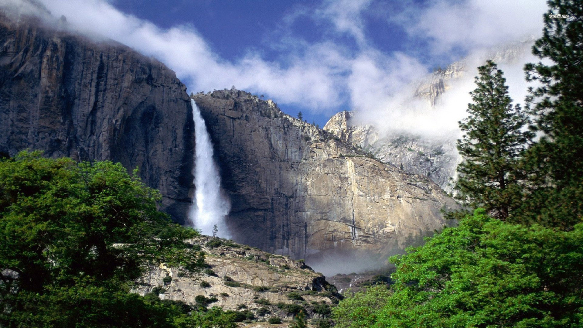 Yosemite Falls HD Wallpaper