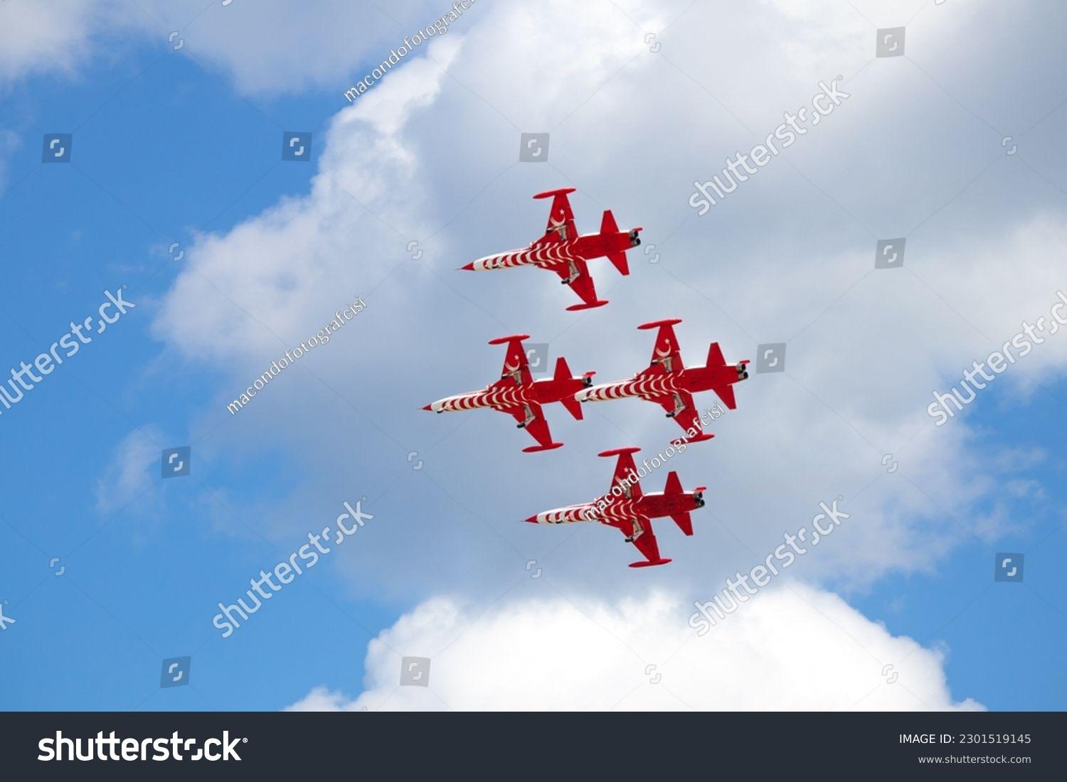 Planes Flying Together Image Stock Photos Vectors