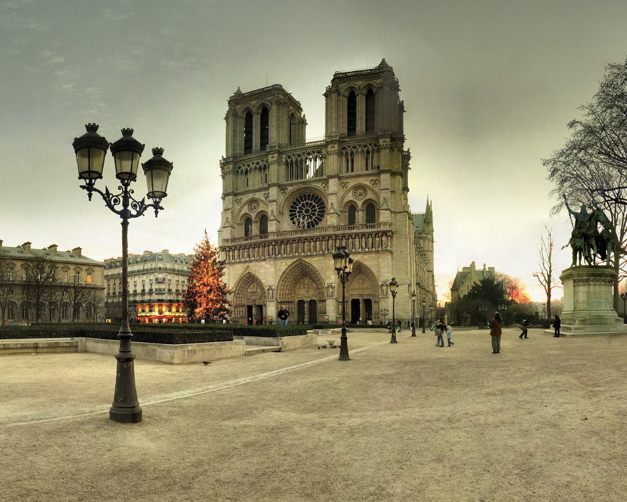 Cathedral Of Notre Dame De Paris Desktop Wallpaper
