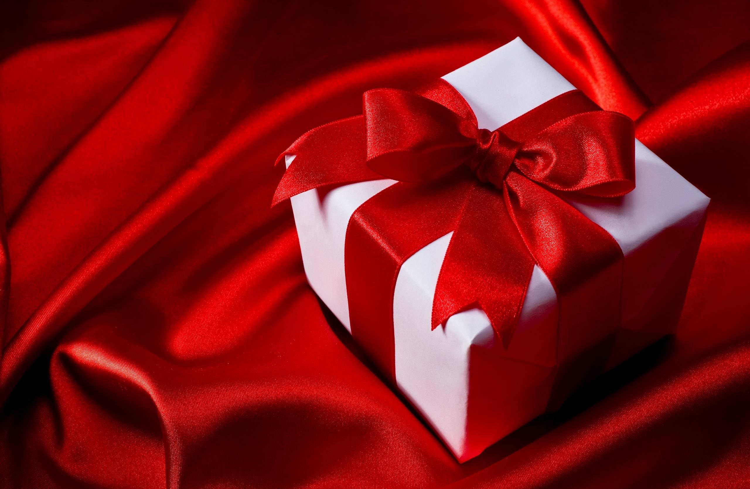Christmas Present Wallpaper