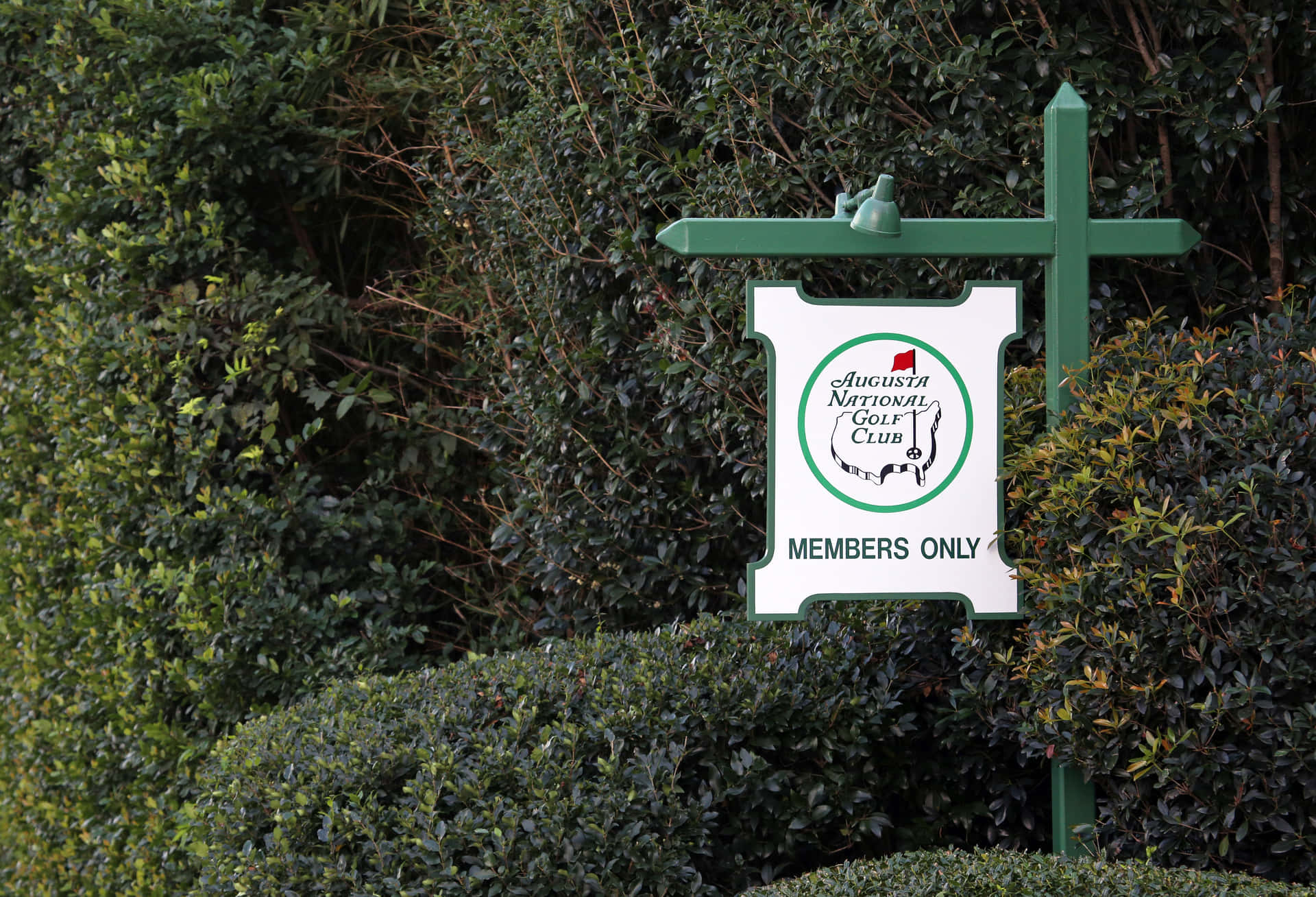 Experience The Majesty Of Augusta National Golf Club On Your Wallpaper