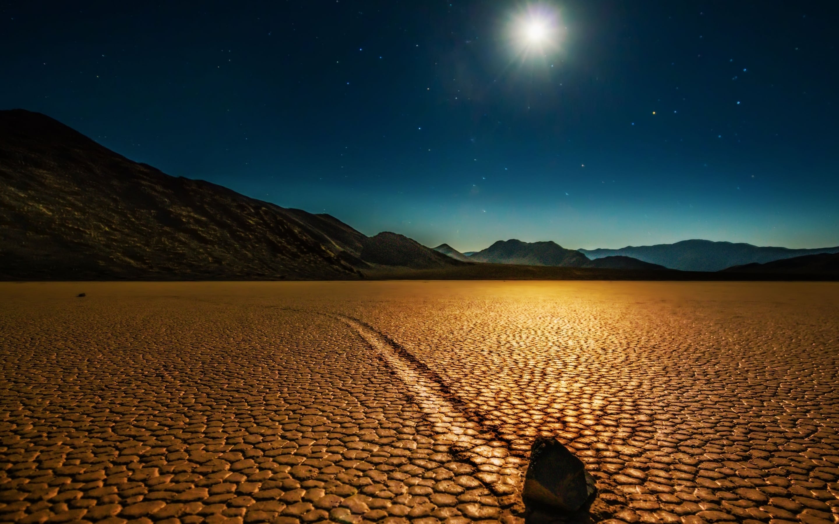 In The Desert Mac Wallpaper