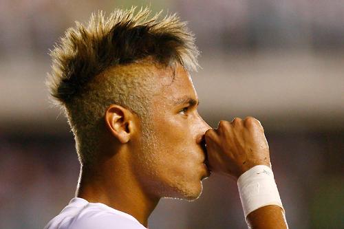 Neymar Jr. signs 5-year deal with Paris Saint-Germain