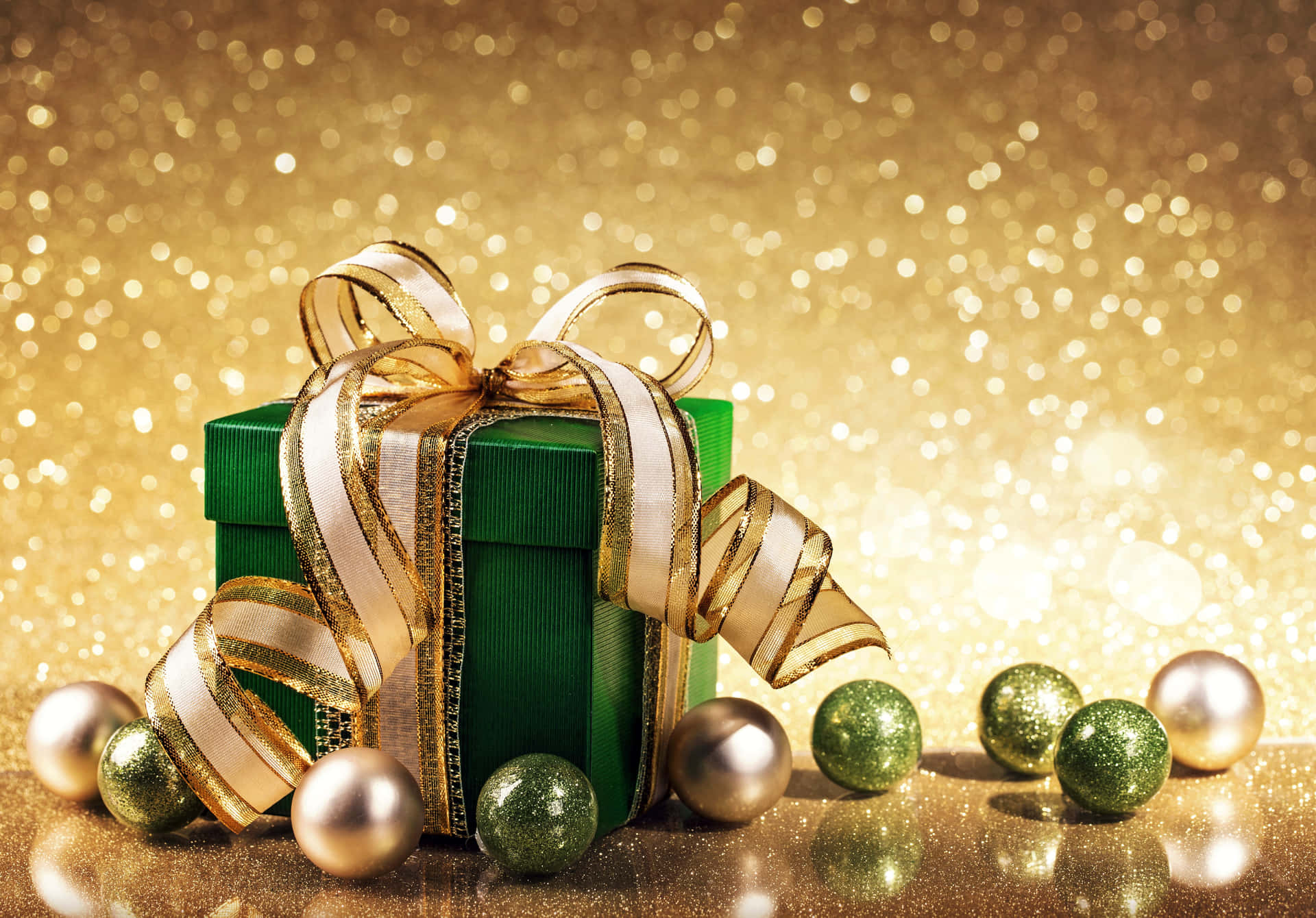 Gold Christmas Wallpaper