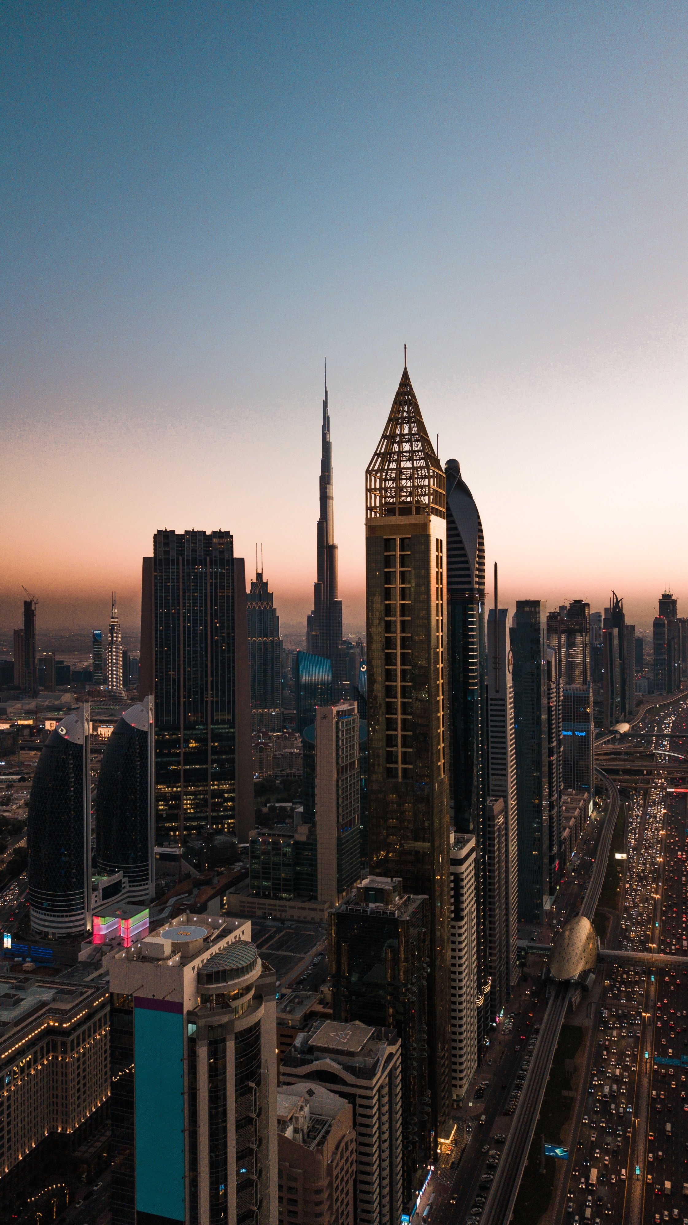 Golden Hour Traffic In Dubai Sfondi Fotografia
