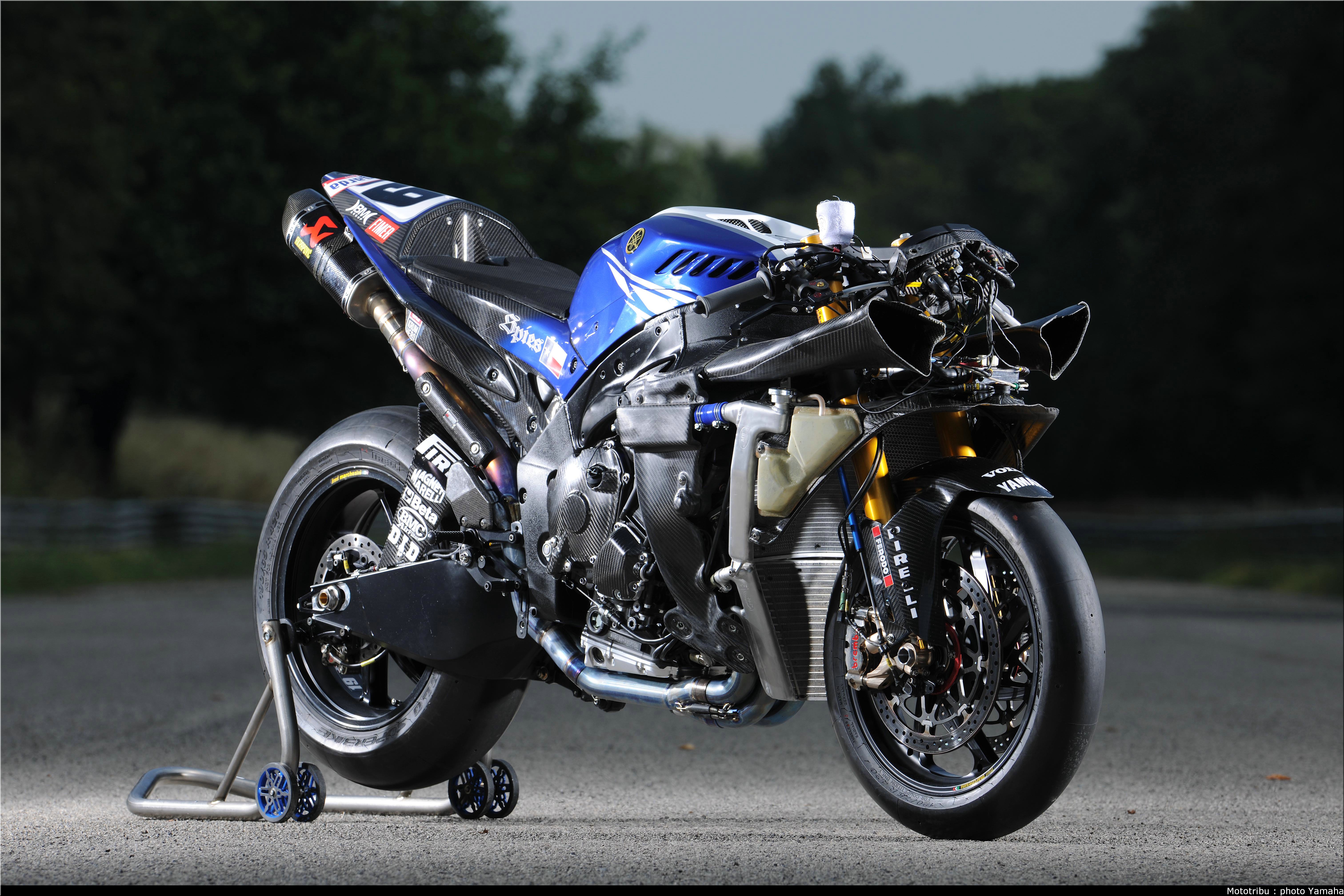 Wallpaper Yamaha R1 Tracking Fast Bikes Image Crazy Gallery