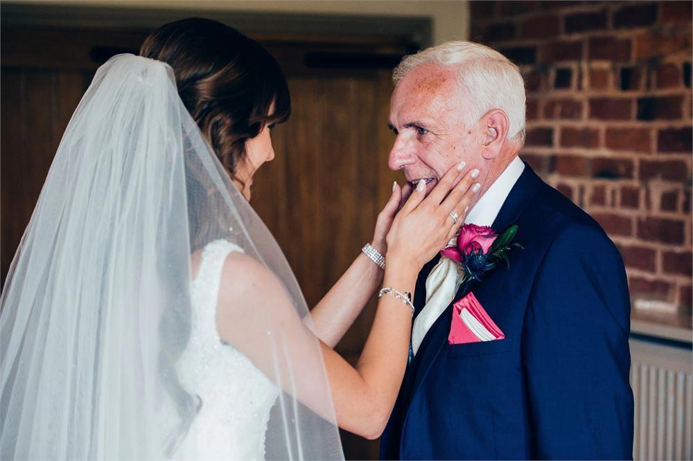 Totally Emotional Father Of The Bride Photos That Will Make You