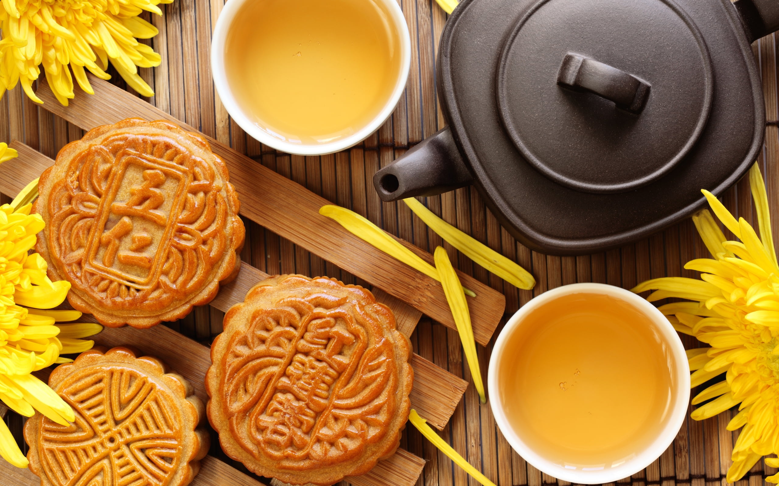 Chinese Moon Cake On Brown Wooden Trau HD Wallpaper