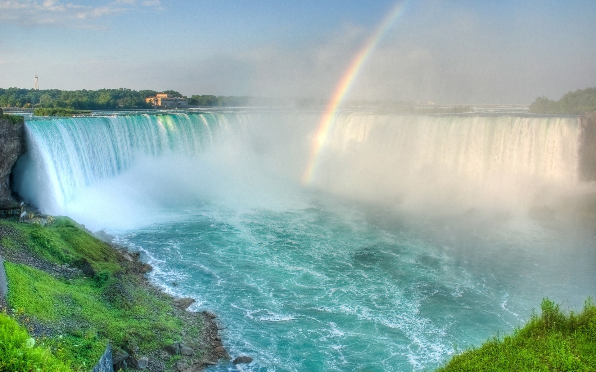 Rainbow in the Niagara falls wallpaper