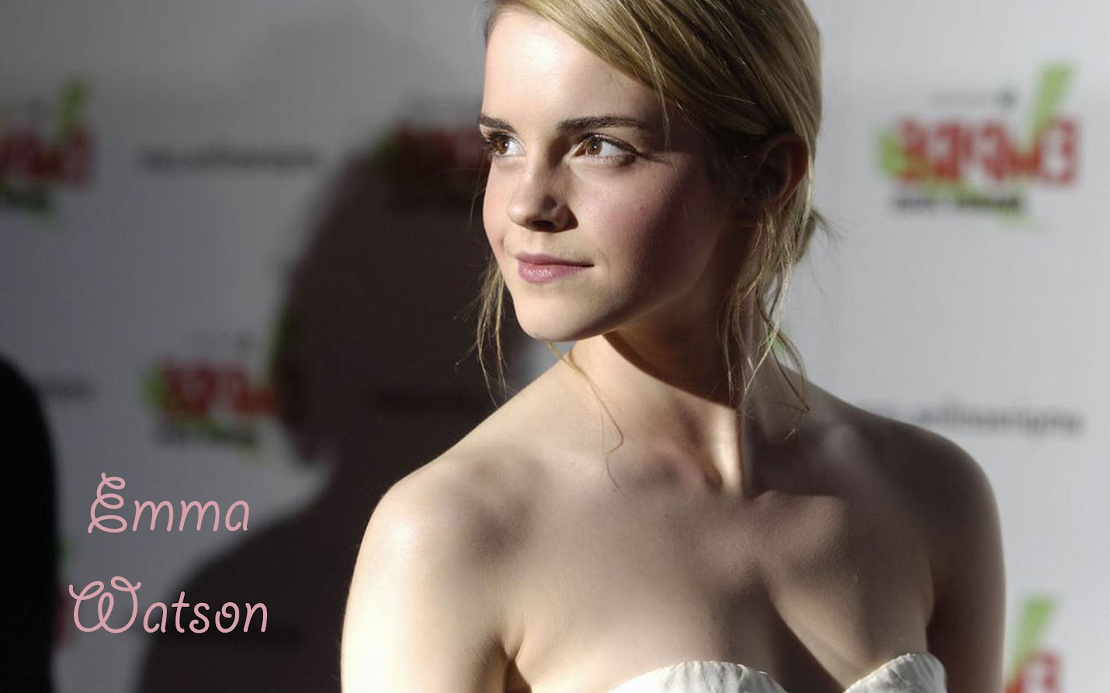 Hollywood Celebrities Emma Watson HD Wallpaper For Desktop