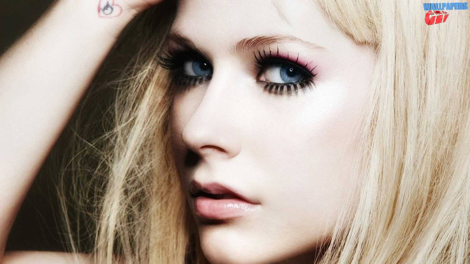 Avril Lavigne Blonde Hair Wallpaper Desktop