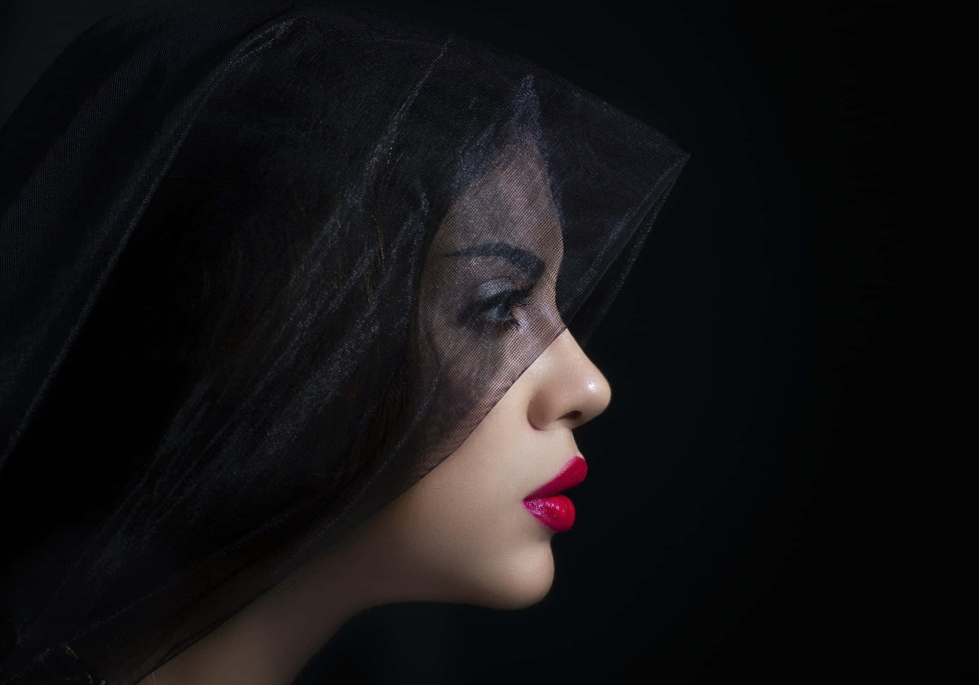A Woman Wearing Veil And Lipstick Wallpaper