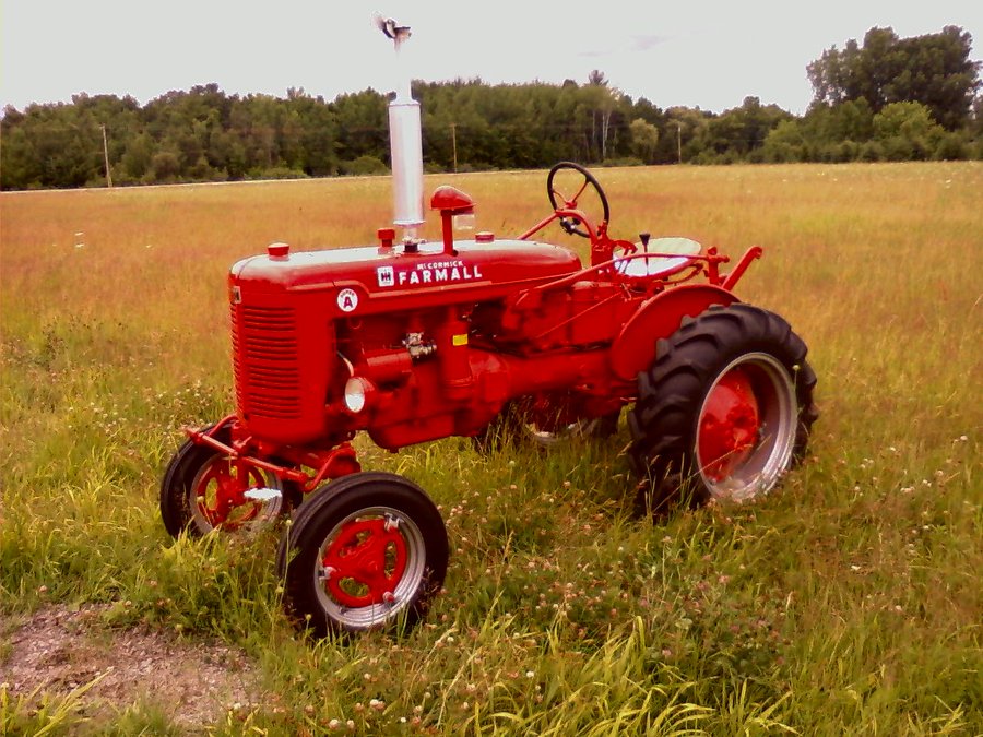 Farmall Wallpaper Red Tractor By