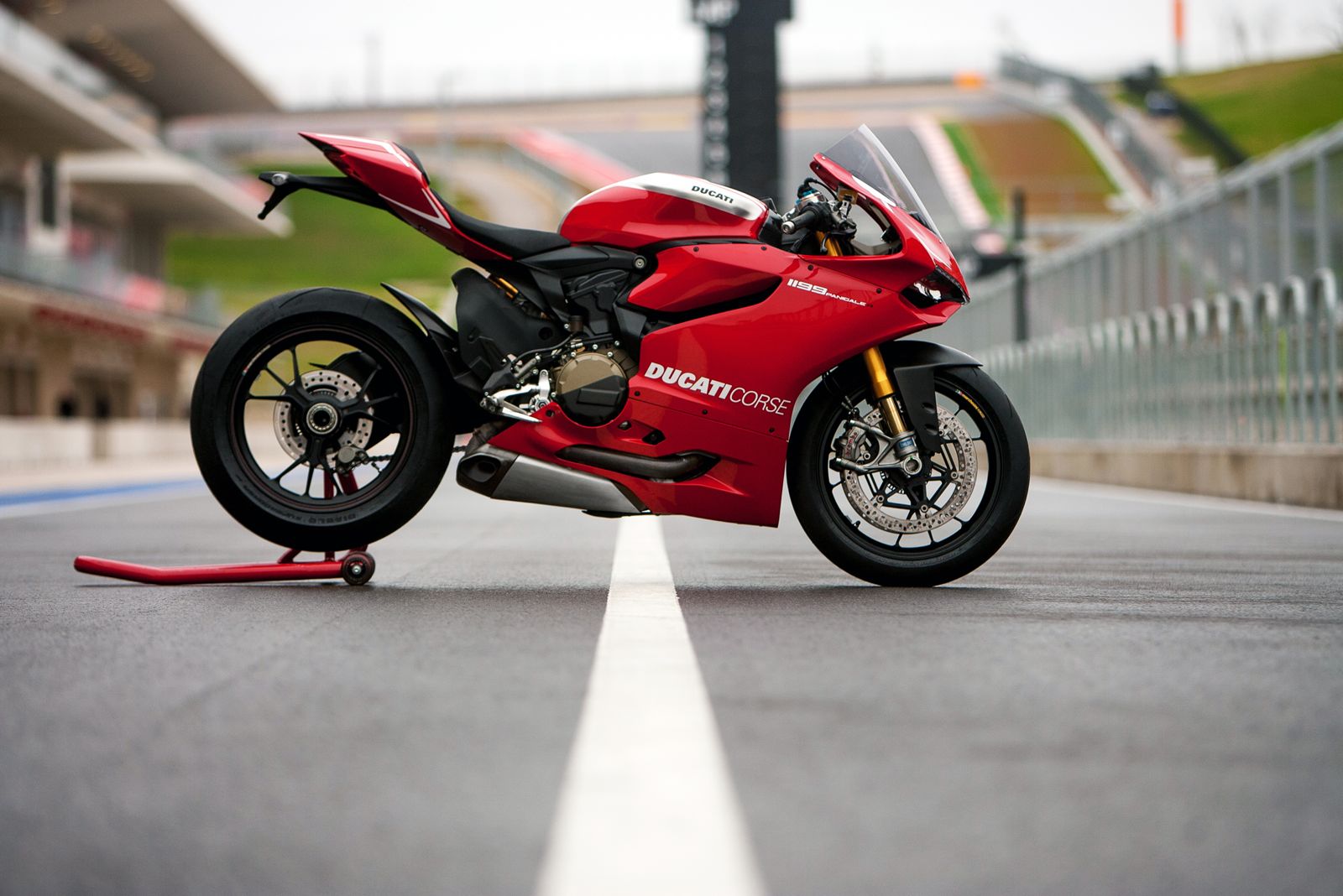 2013 Ducati 1199 Panigale R Official Pictures   autoevolution