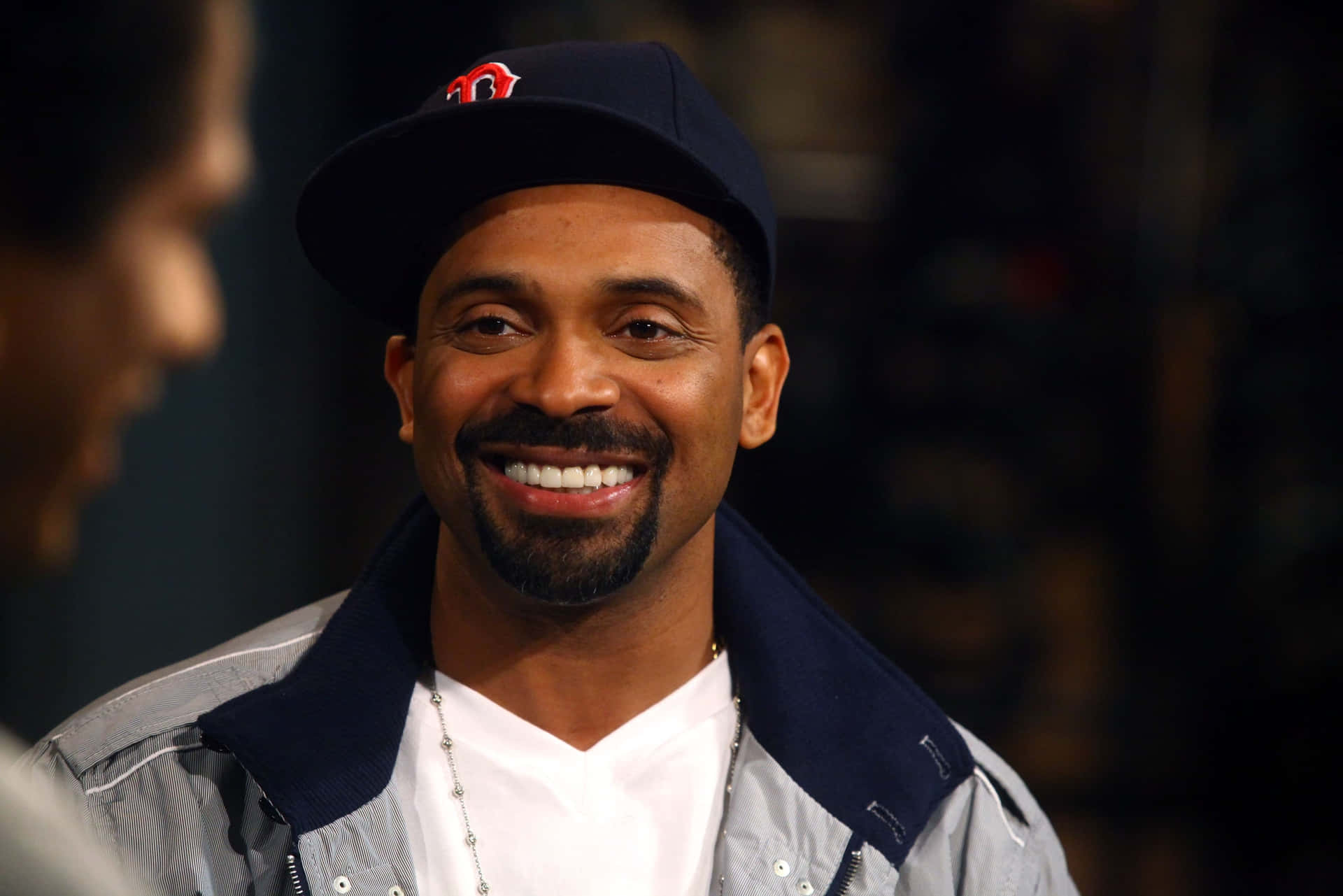 Mike Epps Jokes Around On Stage Wallpaper