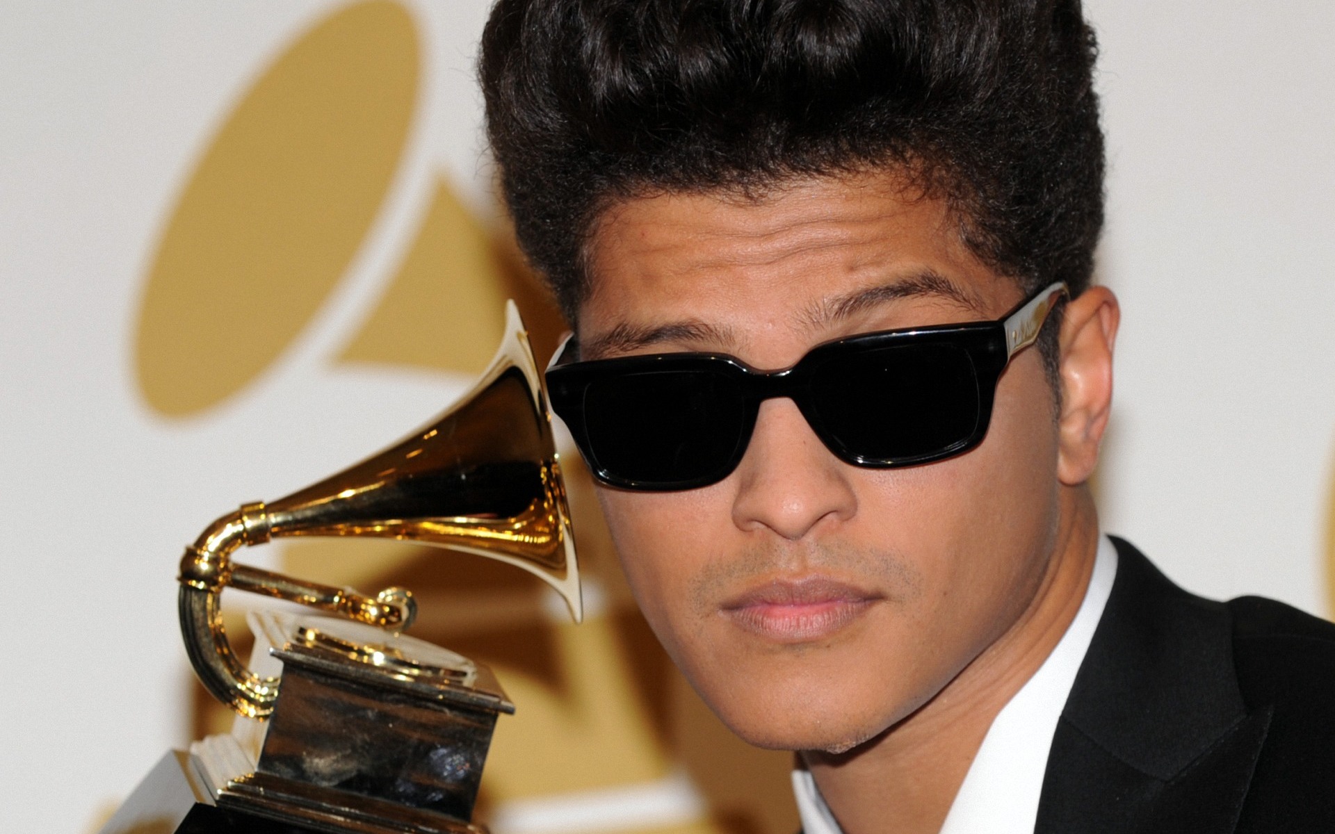 Bruno Mars Grammy Award HD Wallpaper