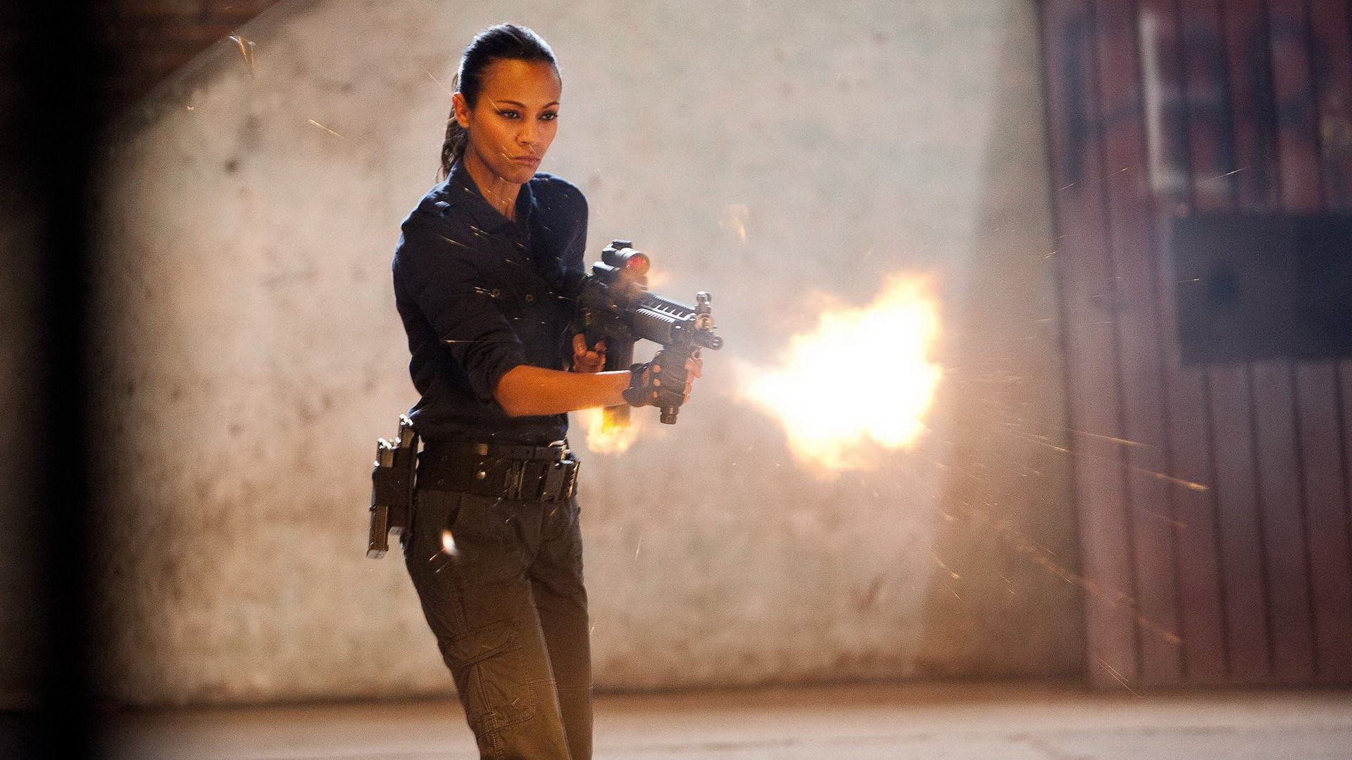 Colombiana Zoe Saldana Actress Movies Weapons Guns Women