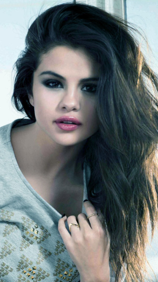 Beautiful Selena Gomez Wallpaper iPhone
