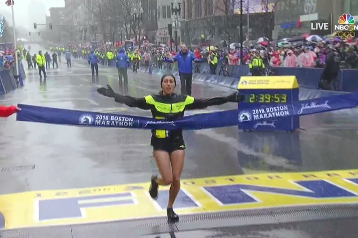 Boston Marathon American Des Linden Makes History On Rainy