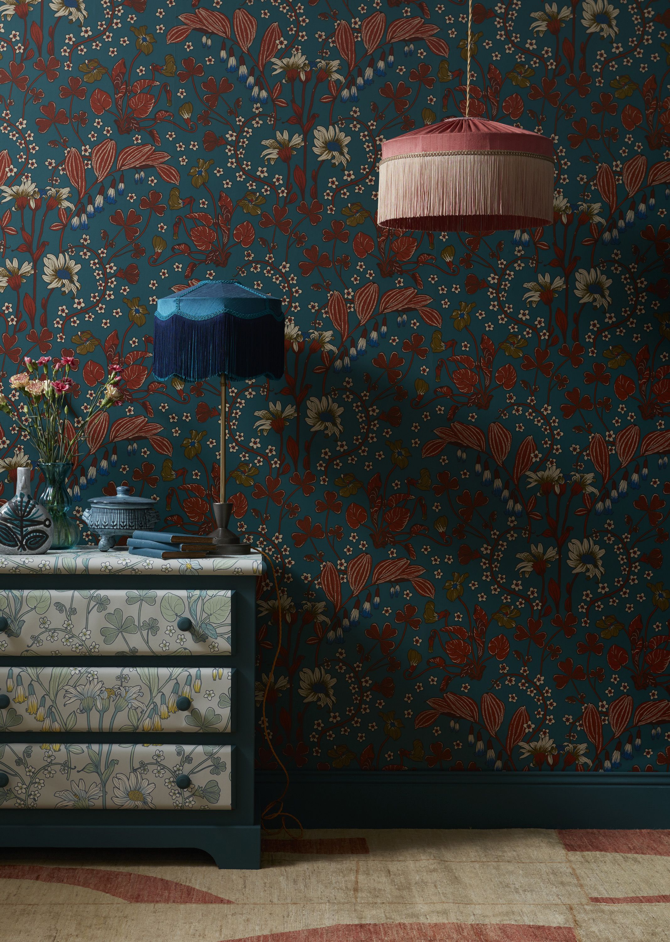 Bloomsbury Inspiration Wallpaper Narcisse Nobilis Paris Lamp