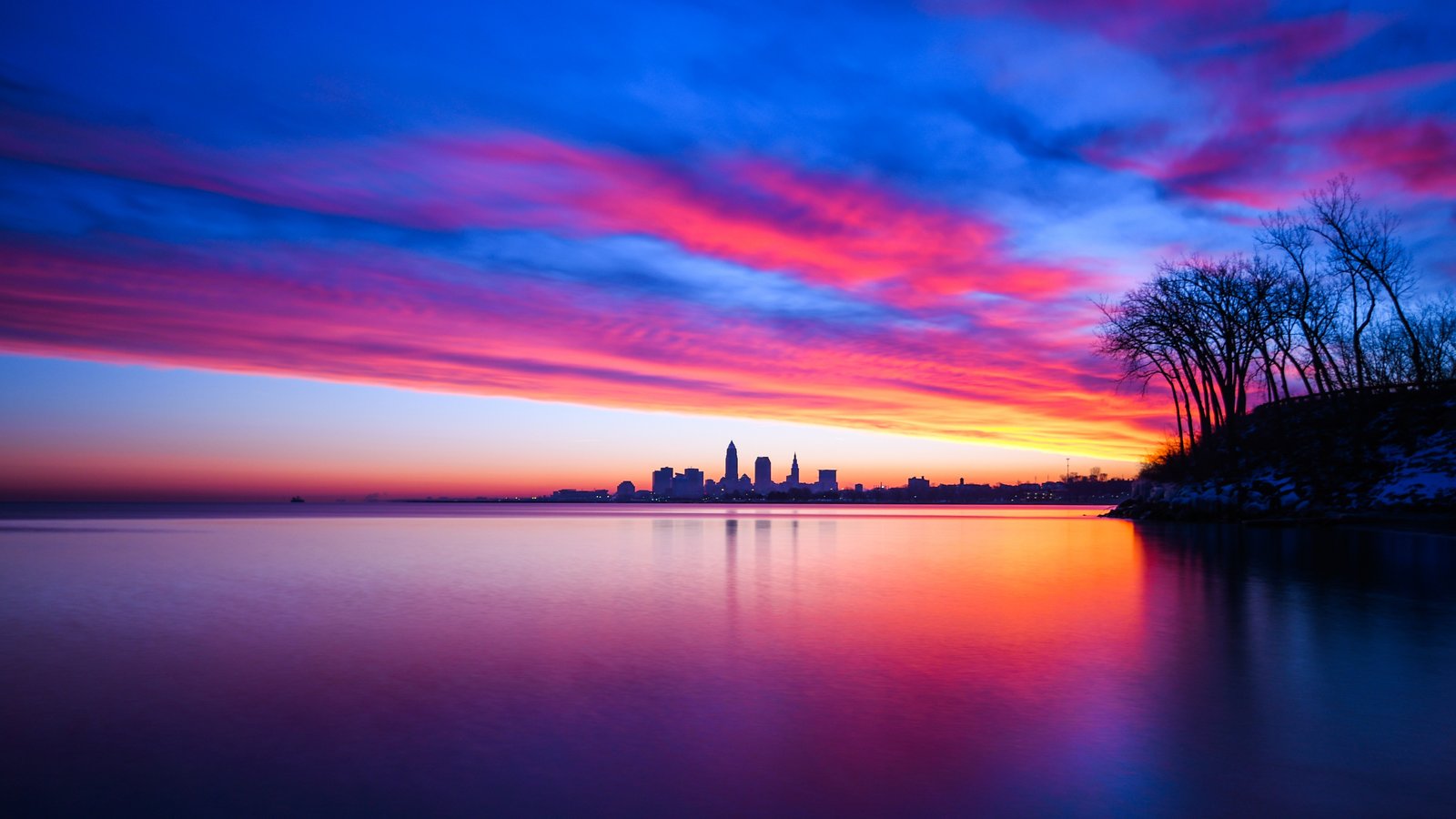 Vivid 4K Sunset over a City Skyline
